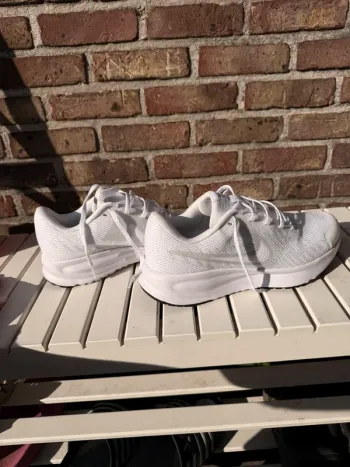 Used Nike Sneakers bike — image 6 of 7