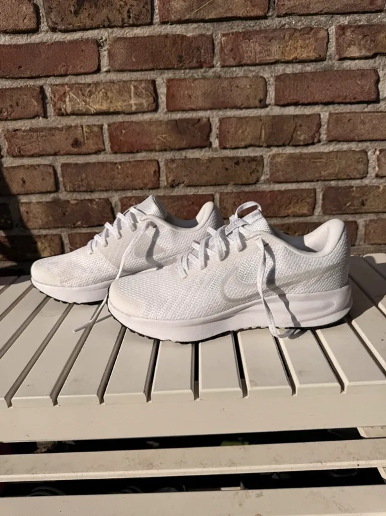 Used Nike Sneakers bike — image 2 of 7