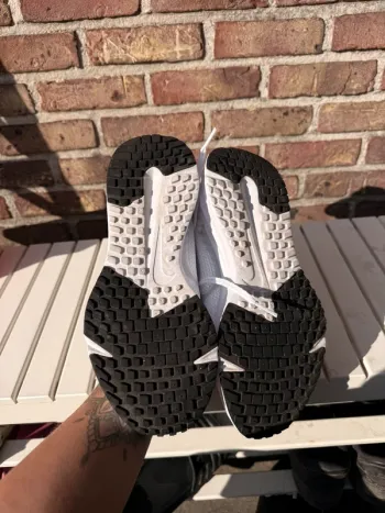 Used Nike Sneakers bike — image 4 of 7