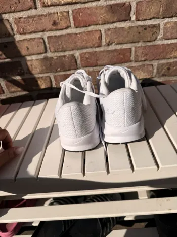 Used Nike Sneakers bike — image 5 of 7