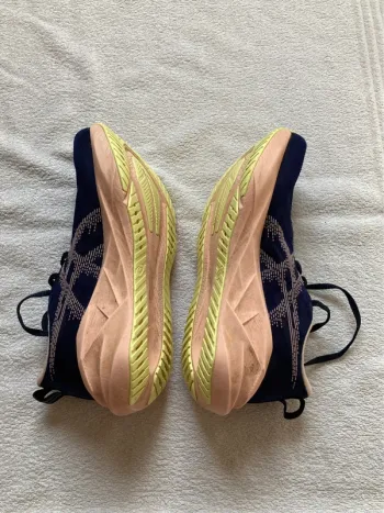 Used Asics Novablast 5 bike — image 3 of 4