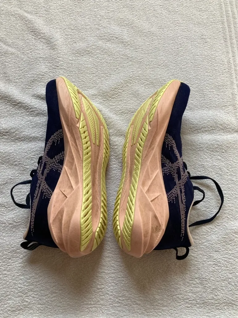 Used Asics Novablast 5 bike — image 3 of 4