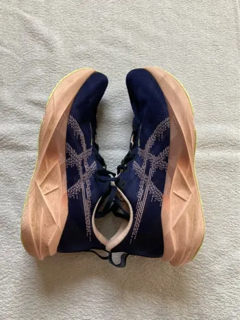 Used Asics Novablast 5 bike — image 2 of 4