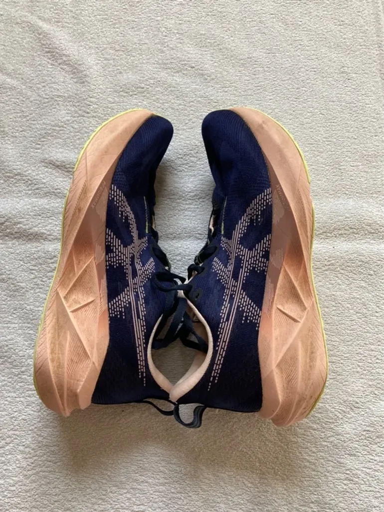 Used Asics Novablast 5 bike — image 2 of 4