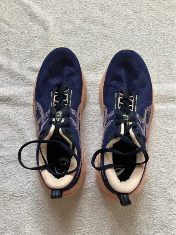 Used Asics Novablast 5 Running Shoes