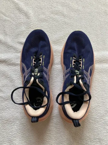 Używany Asics Novablast 5 Running Shoes