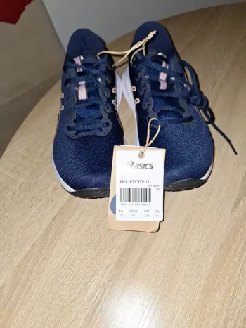 Used Asics excite 11 Running Shoes