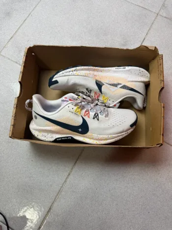 Used Pegasus Trail 5 Running Shoes