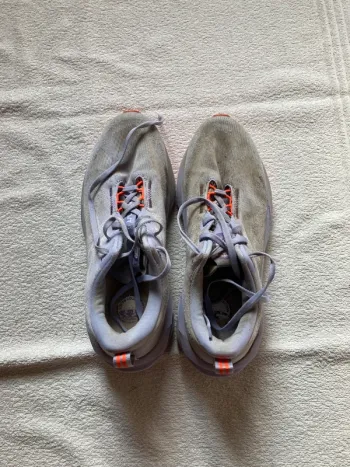 Used Asics Novablast 5 Running Shoes