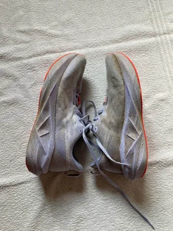 Used Asics Novablast 5 bike — image 3 of 4