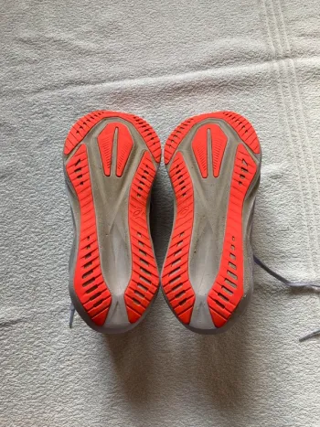 Used Asics Novablast 5 bike — image 4 of 4
