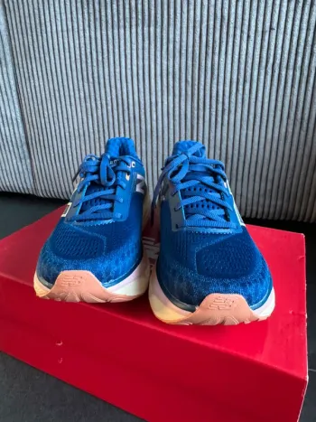 New Balance Running Shoes bike usato — immagine 3 di 10