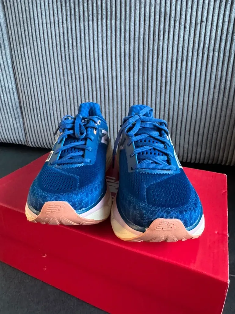 New Balance Running Shoes bike usato — immagine 3 di 10