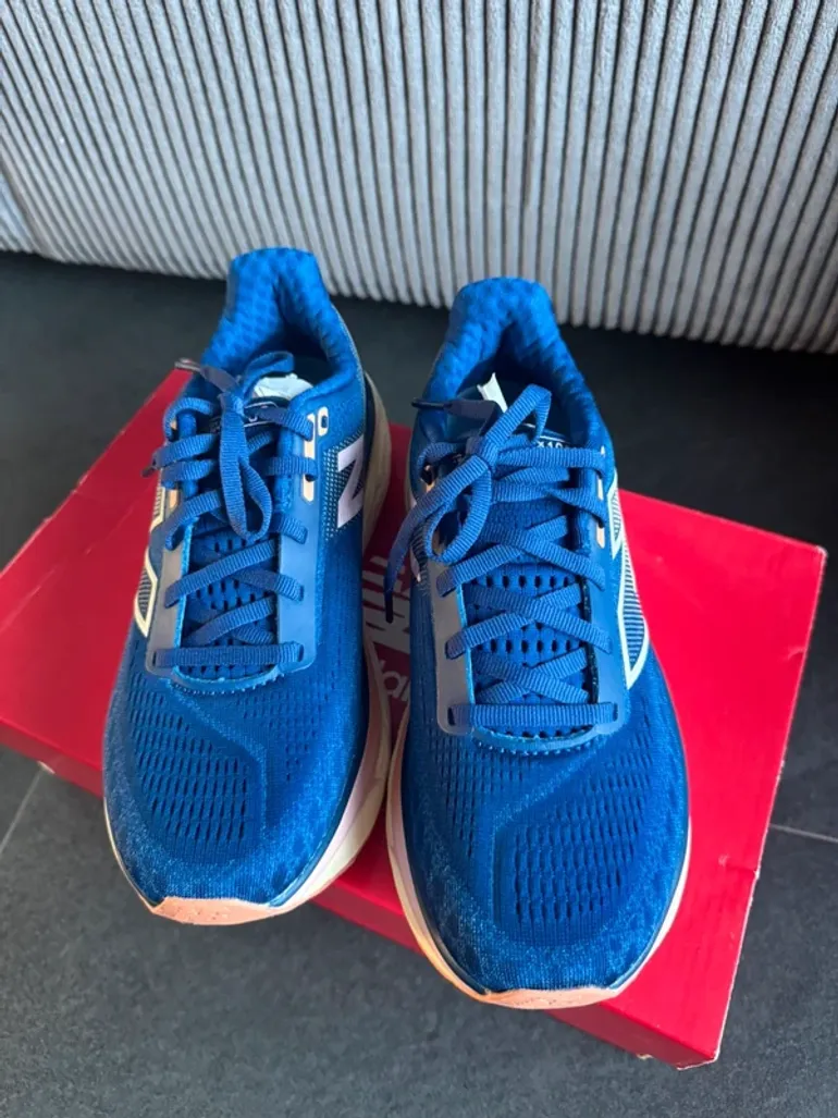 New Balance Running Shoes bike usato — immagine 2 di 10