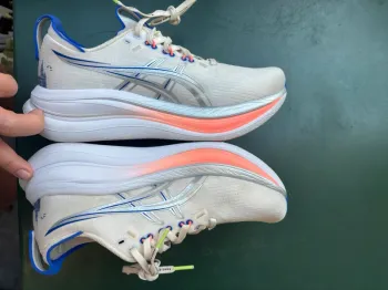 Used Asics Gel Nimbus 28 Paris bike — image 5 of 9