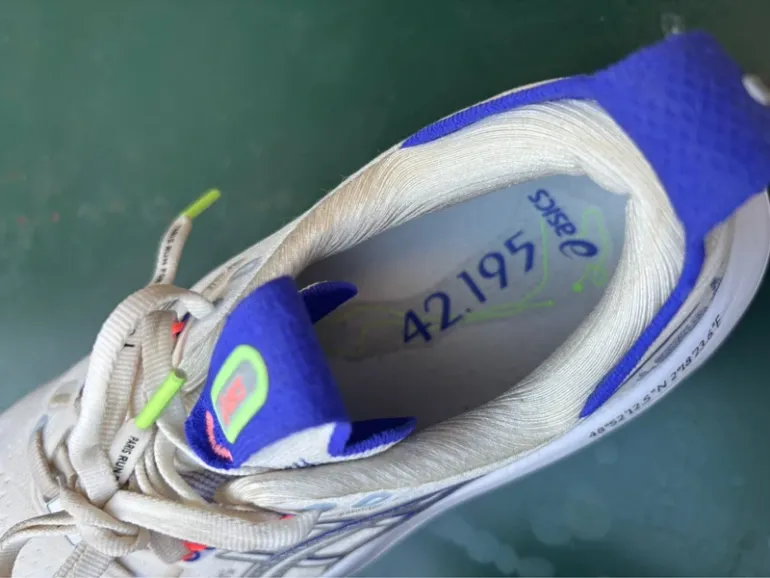 Used Asics Gel Nimbus 28 Paris bike — image 7 of 9