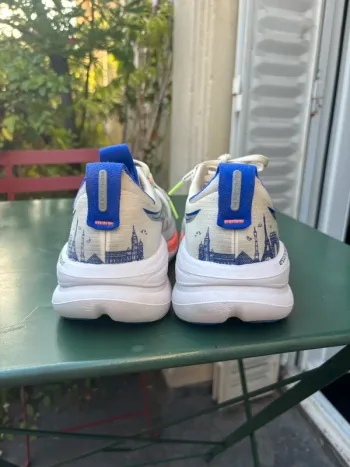 Used Asics Gel Nimbus 28 Paris bike — image 2 of 9