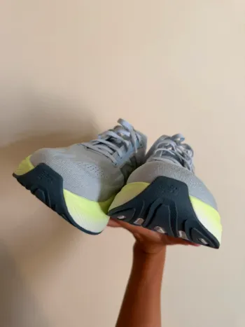 Used New Balance Fresh Foam X More v6 bike — image 5 of 11