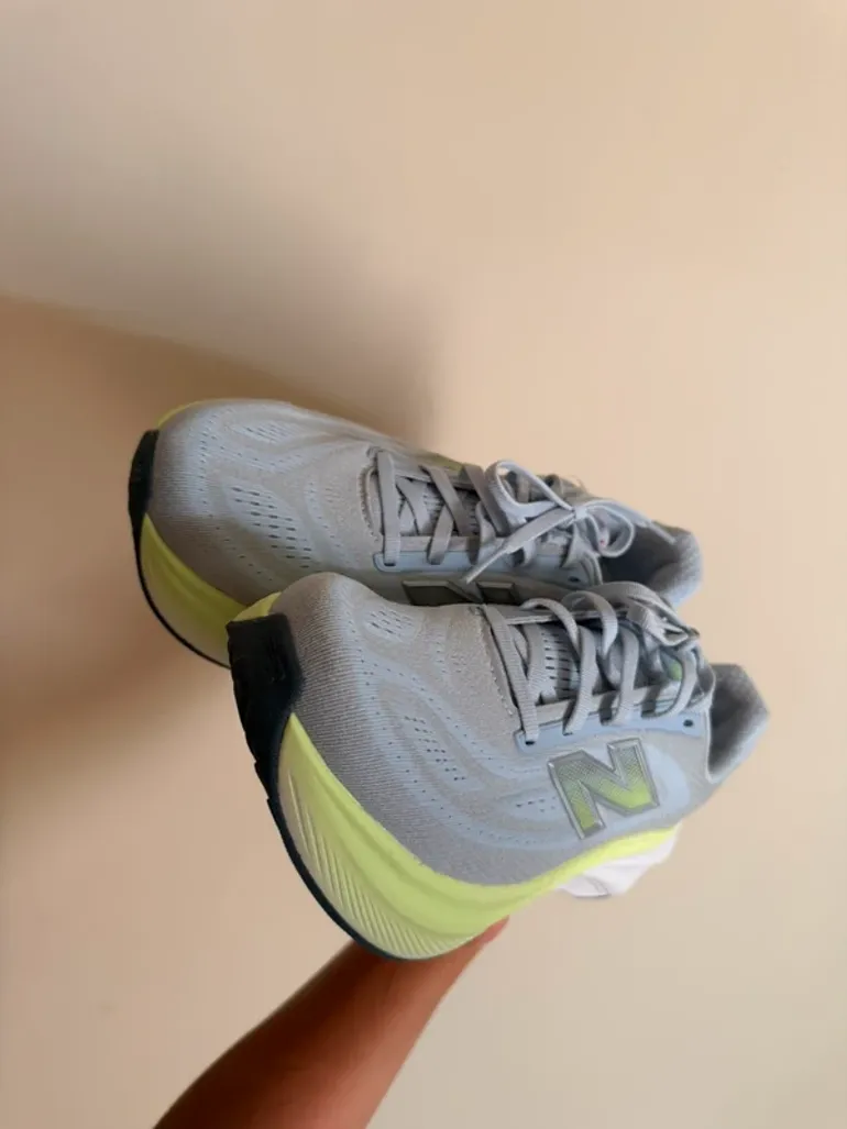 Used New Balance Fresh Foam X More v6 bike — image 4 of 11