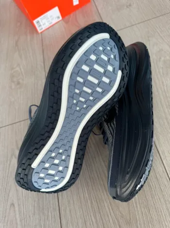 Used Nike Zoom Vomero 18 bike — image 3 of 4
