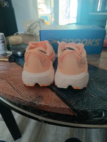 Used Brooks Trailrunning Shoes bike — image 3 of 6