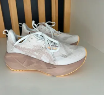 Gebrauchtes Asics Novablast 5 Running Shoes