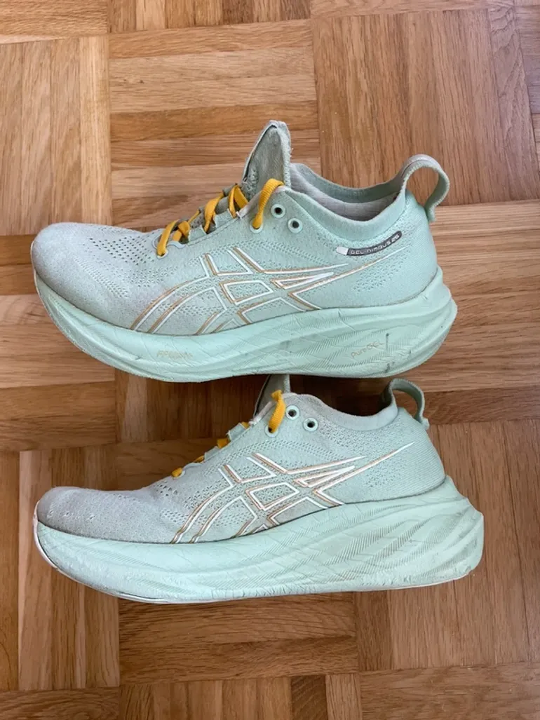 Used Asics Gel-Nimbus 26 bike — image 9 of 10
