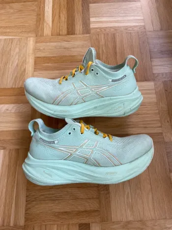Used Asics Gel-Nimbus 26 Running Shoes