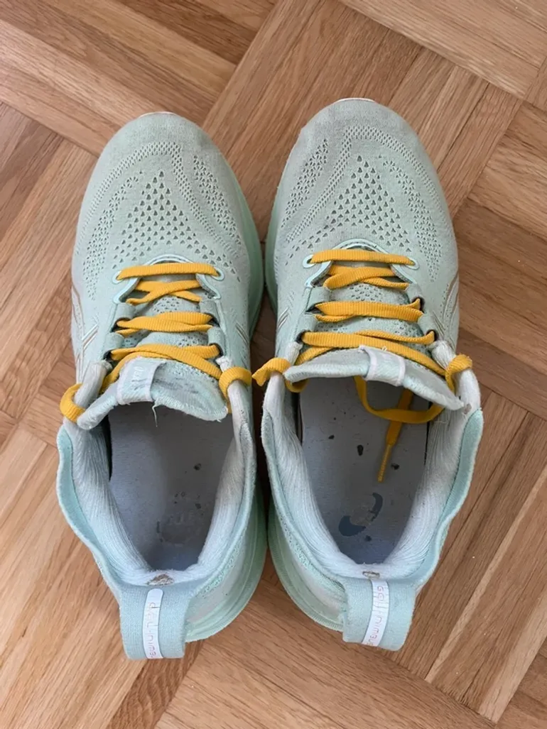 Used Asics Gel-Nimbus 26 bike — image 4 of 10