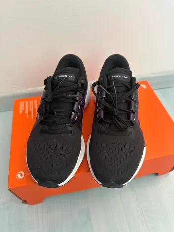 Tweedehands Nike Air Zoom Vomero 16 bike — afbeelding 4 van 10
