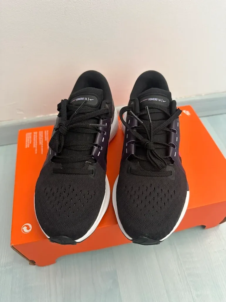 Tweedehands Nike Air Zoom Vomero 16 bike — afbeelding 4 van 10