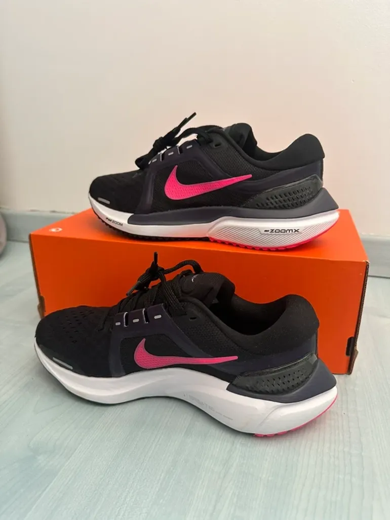 Tweedehands Nike Air Zoom Vomero 16 bike — afbeelding 7 van 10