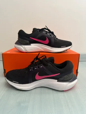 Tweedehands Nike Air Zoom Vomero 16 bike — afbeelding 6 van 10