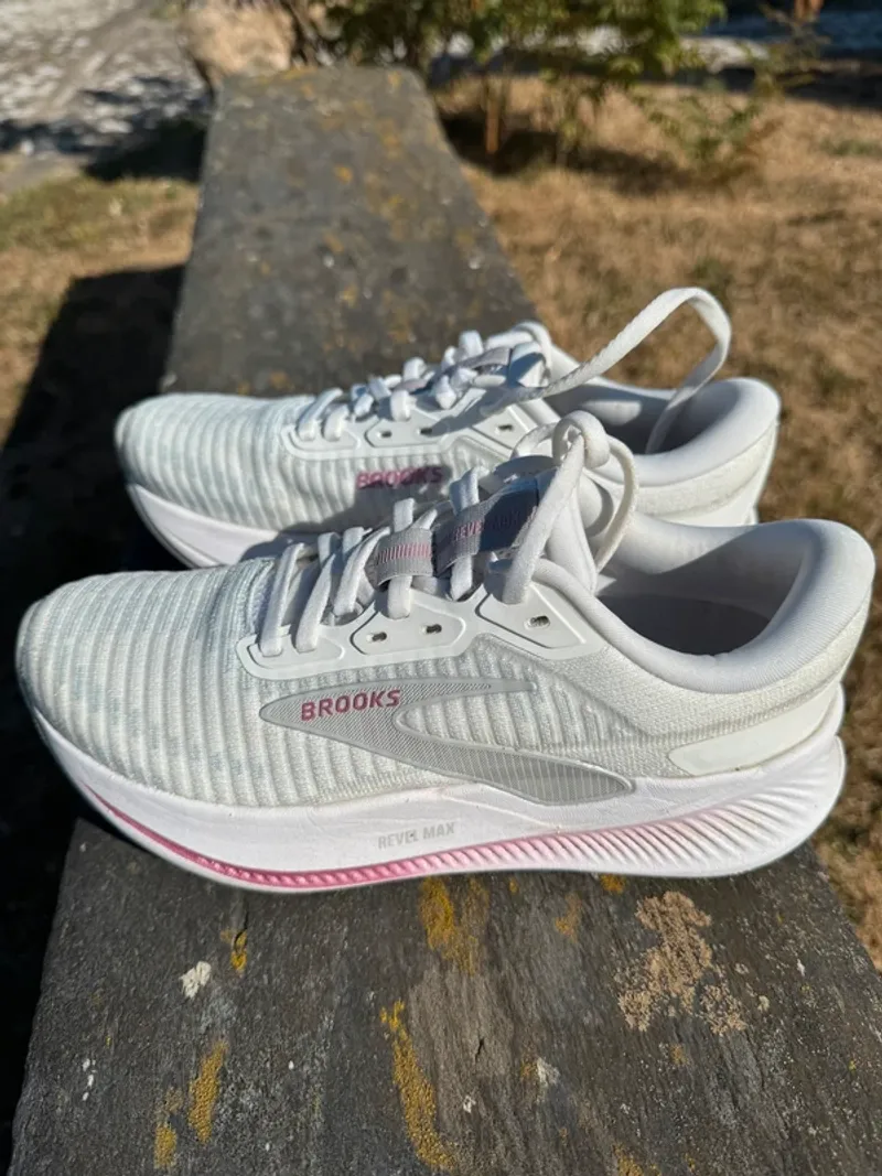 Used Brooks Revel Max Running Shoes