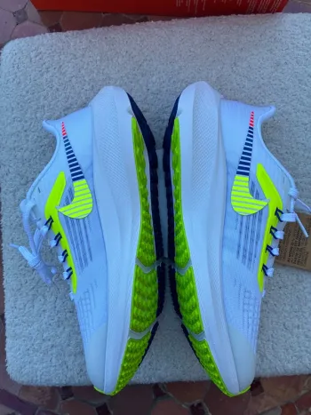 Used Pegasus Nike Air Zoom 39 NN GS bike — image 8 of 15