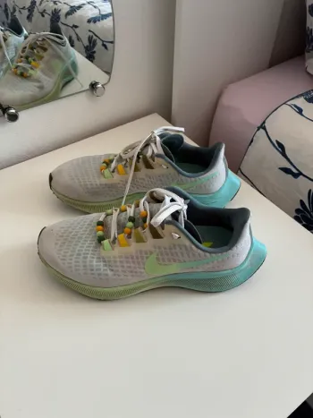 Used Pegasus Zoom 37 Running Shoes
