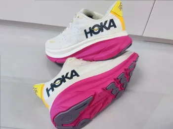 Used Hoka Clifton 9 Running Shoes