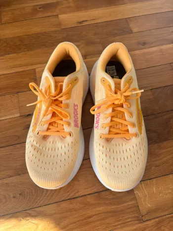 Used Brooks Ghost Max 3 Running Shoes