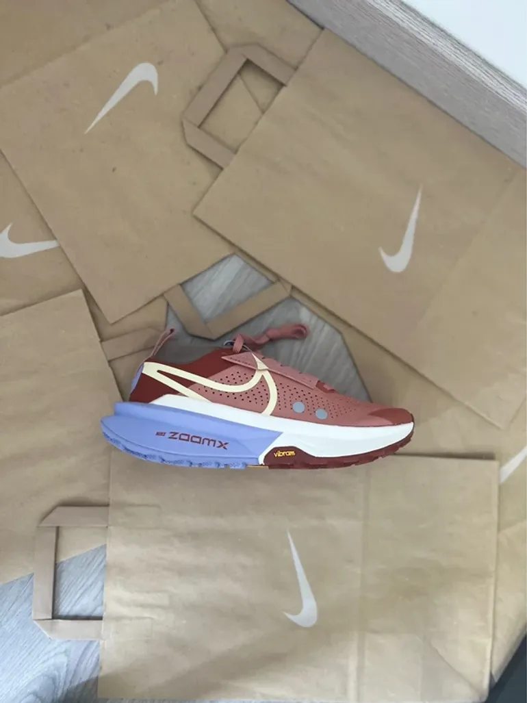 Tweedehands 100% Nike ZoomX Zegama Trail 2 bike — afbeelding 4 van 4