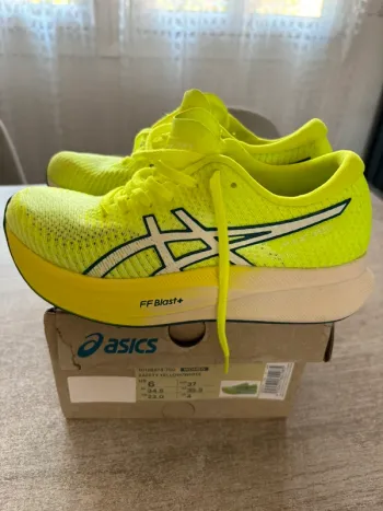 Used Asics Magic Speed 2 Running Shoes