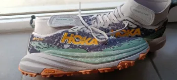 Tweedehands Hoka Speedgoat 6 Mid GTX bike — afbeelding 2 van 11