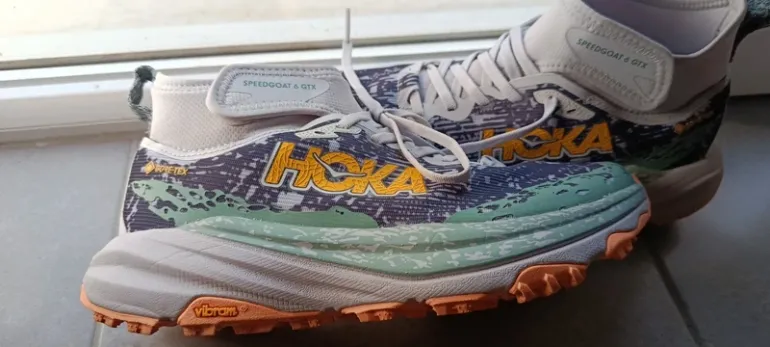 Tweedehands Hoka Speedgoat 6 Mid GTX bike — afbeelding 2 van 11