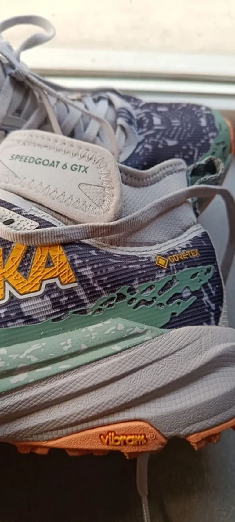 Tweedehands Hoka Speedgoat 6 Mid GTX bike — afbeelding 4 van 11