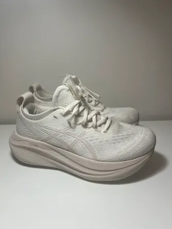Used Asics Gel Nimbus 27 Running Shoes