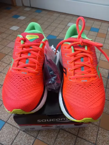 Used Saucony Triumph 18 Running Shoes