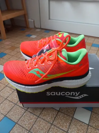 Saucony Triumph 18 bike d'occasion — image 4 sur 8