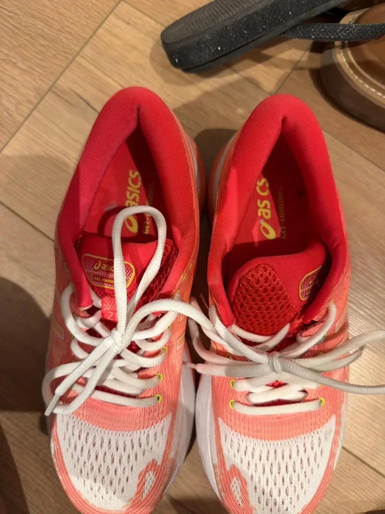 Used Asics Running Shoes bike — image 2 of 6