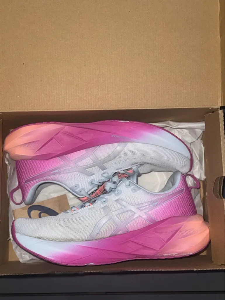 Used Asics Novablast 5 bike — image 2 of 3