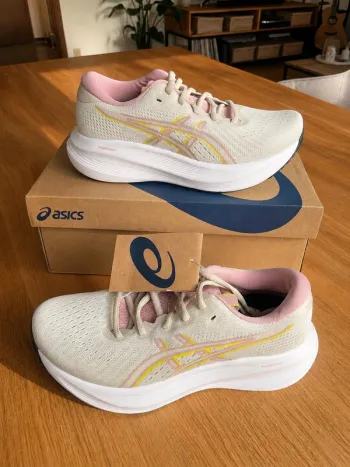 Tweedehands Asics Laufschuhe Running Shoes