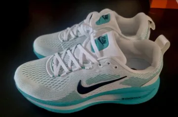 Nike Vomero 18 Running Shoes usato